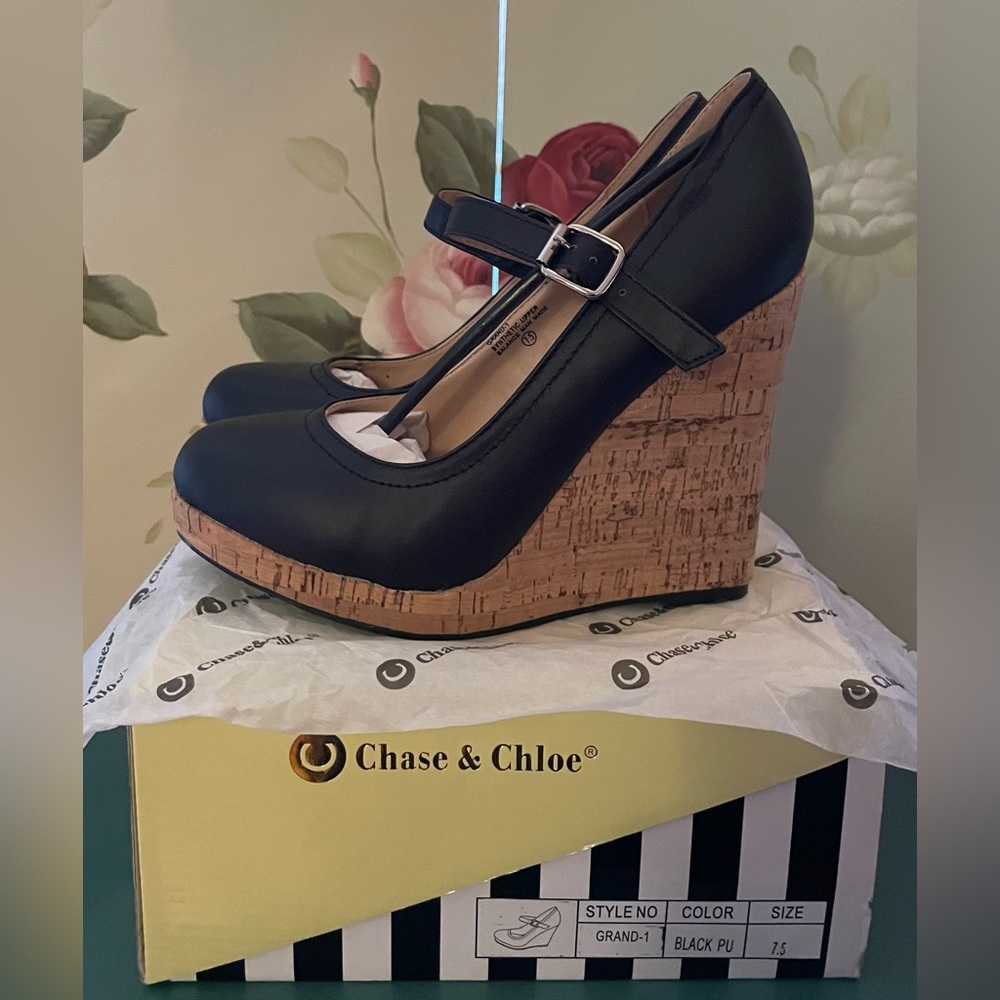 CHASE & CHLOE *GRAND* MARYJANE WEDGE- SZ 7.5 BLK